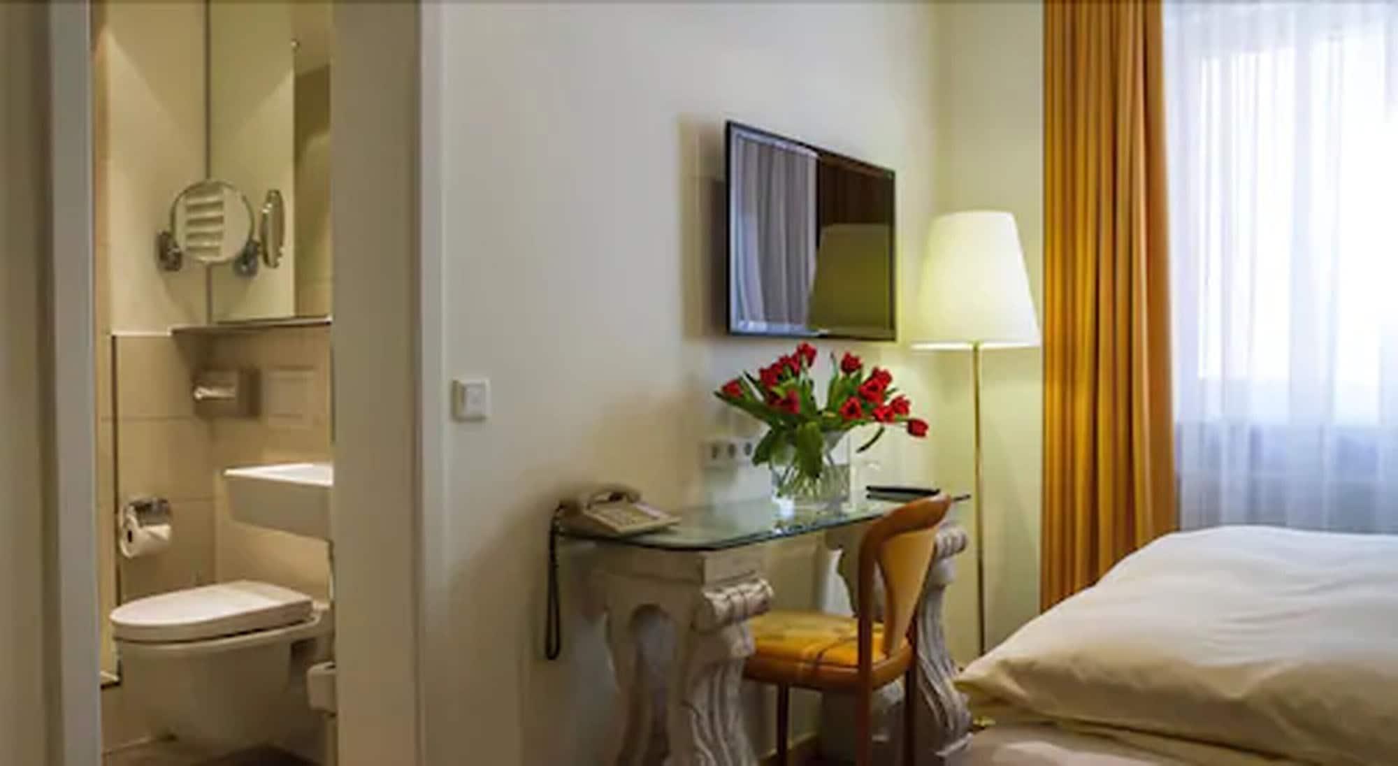 Hotel Heidelberger Hof Bagian luar foto