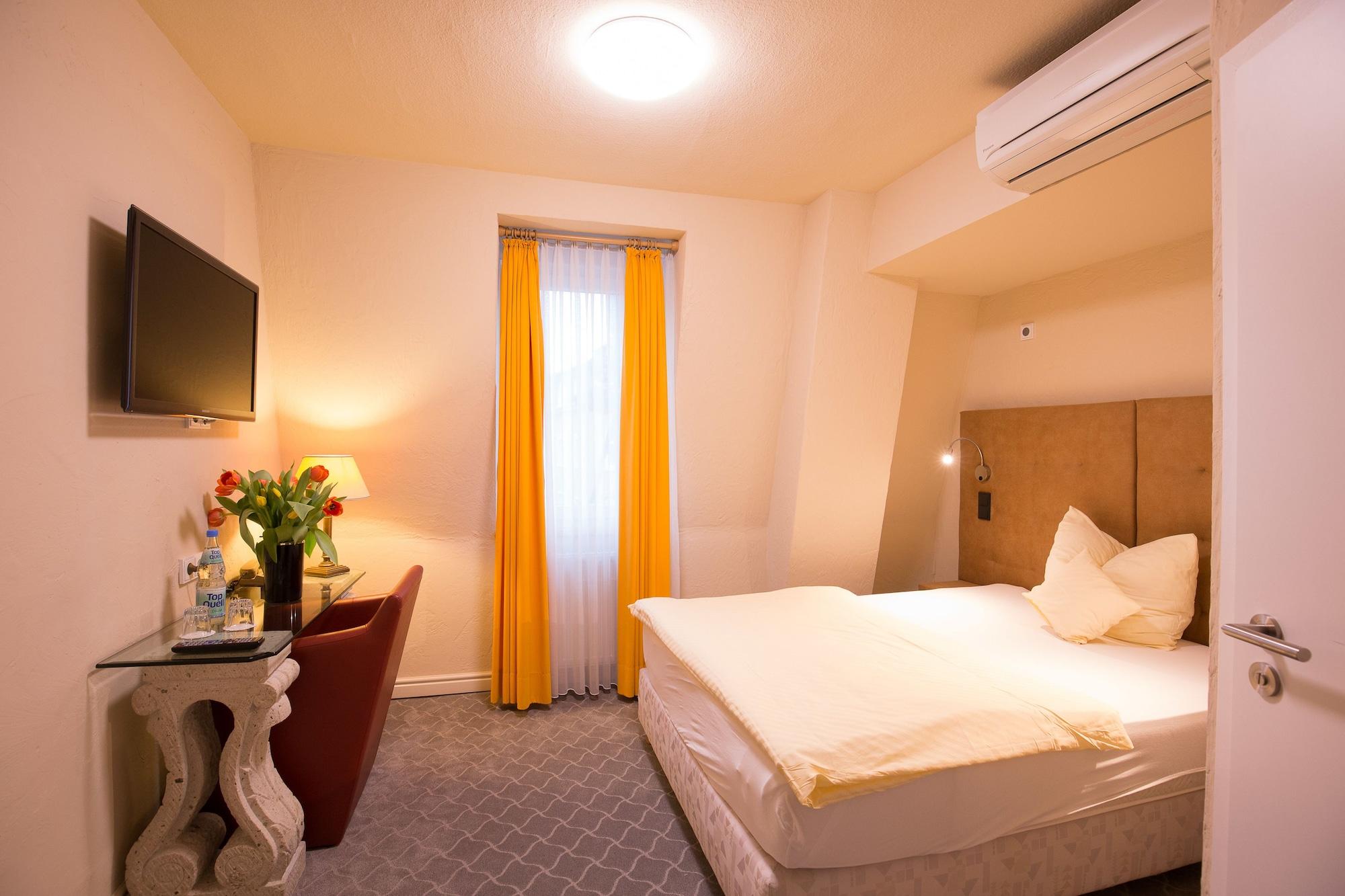 Hotel Heidelberger Hof Bagian luar foto