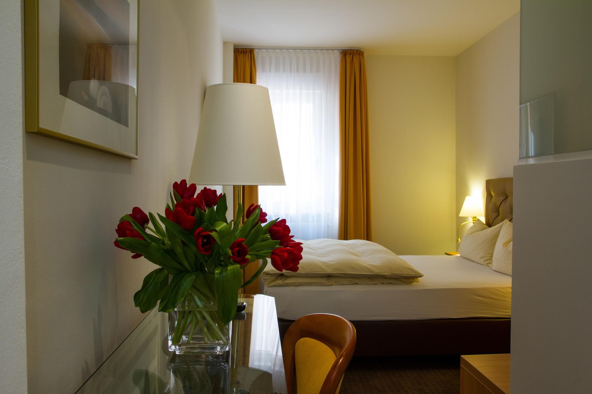 Hotel Heidelberger Hof Bagian luar foto
