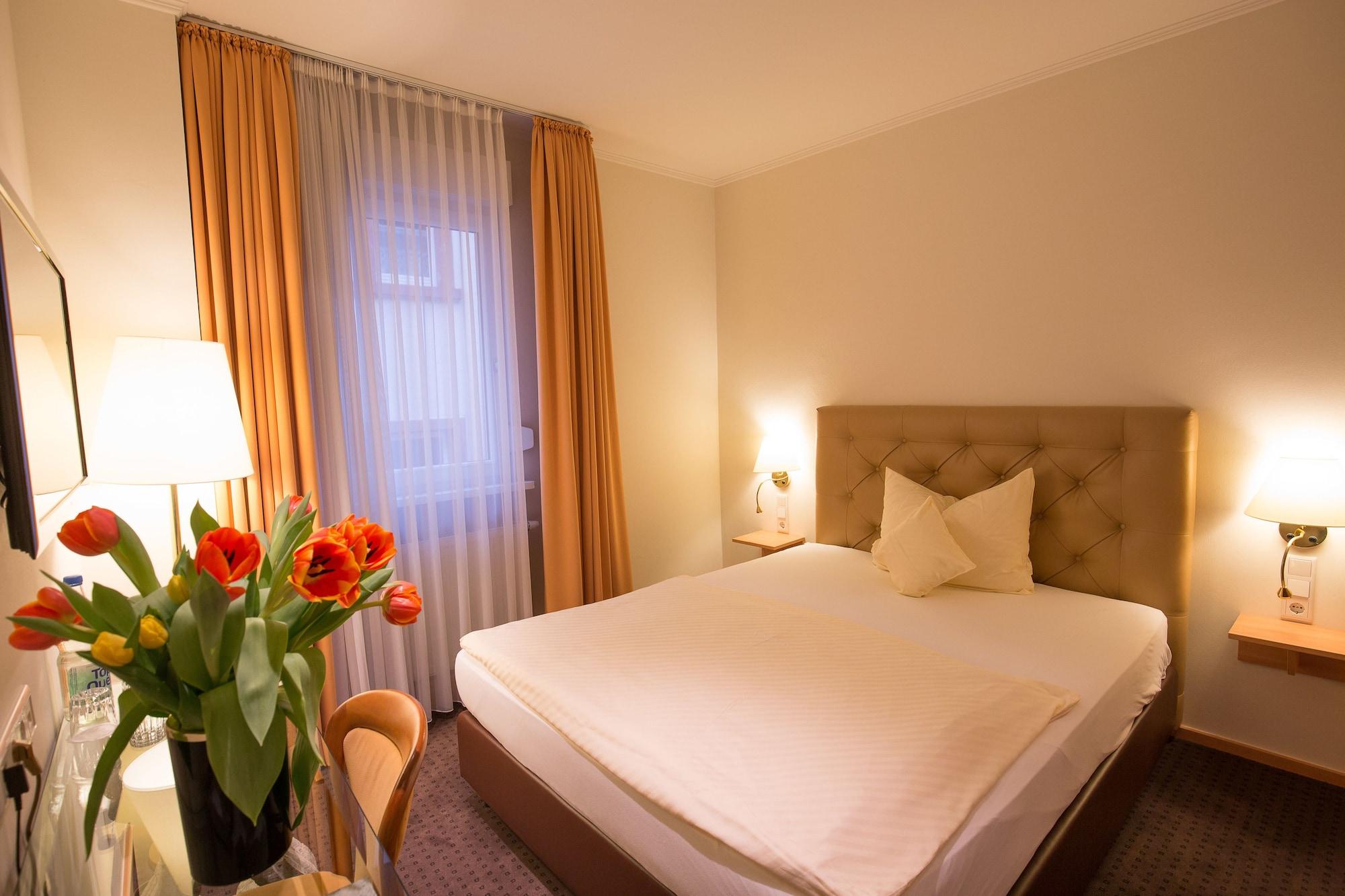 Hotel Heidelberger Hof Bagian luar foto
