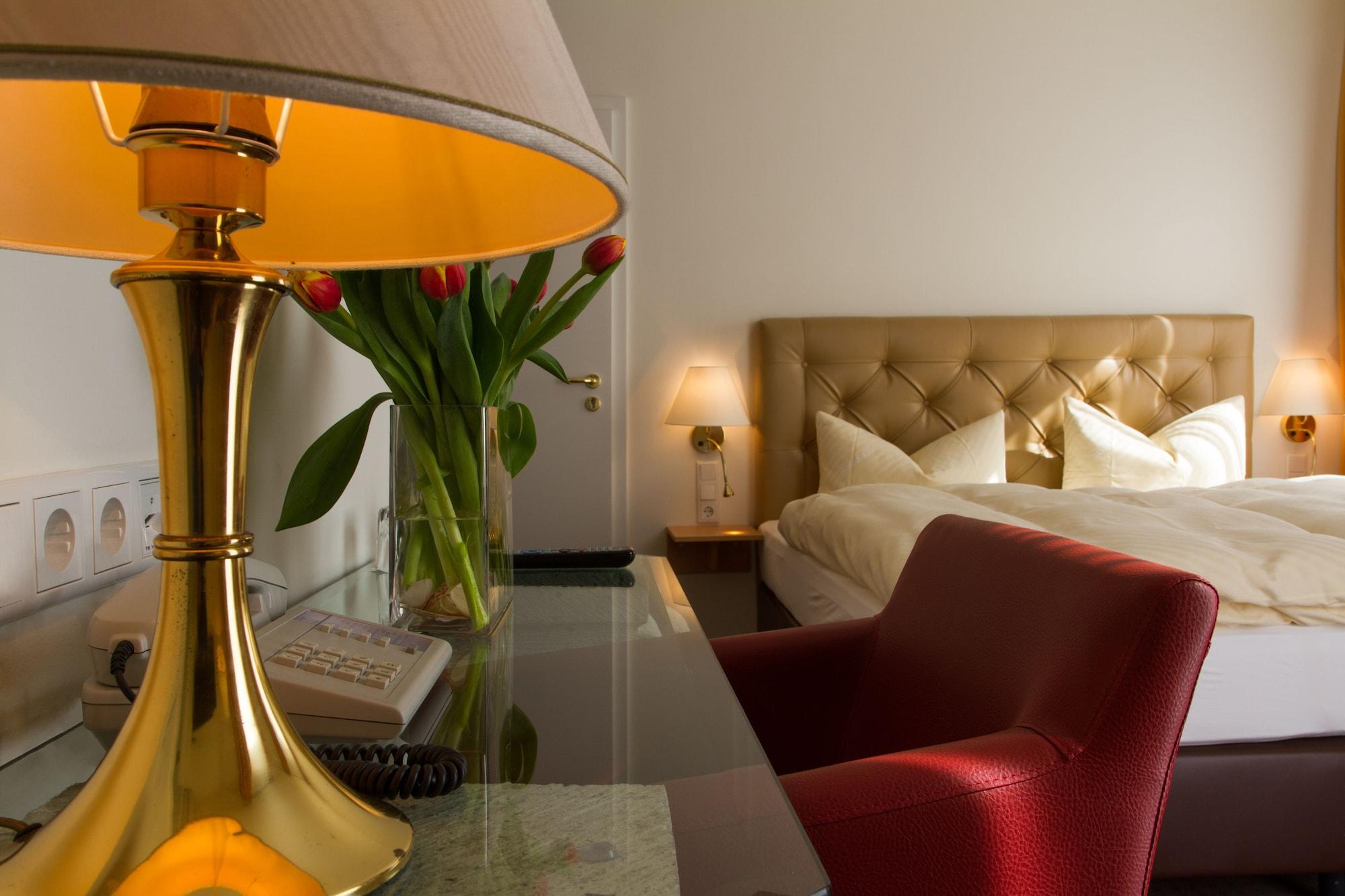 Hotel Heidelberger Hof Bagian luar foto