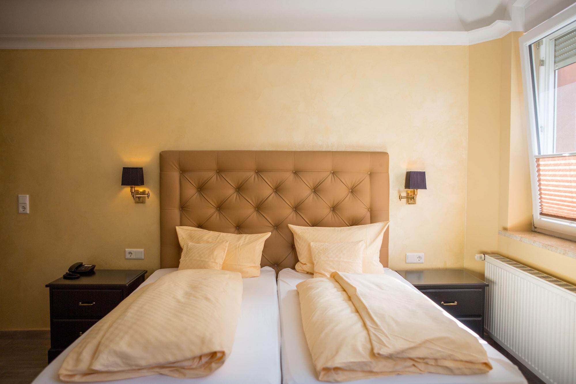 Hotel Heidelberger Hof Bagian luar foto