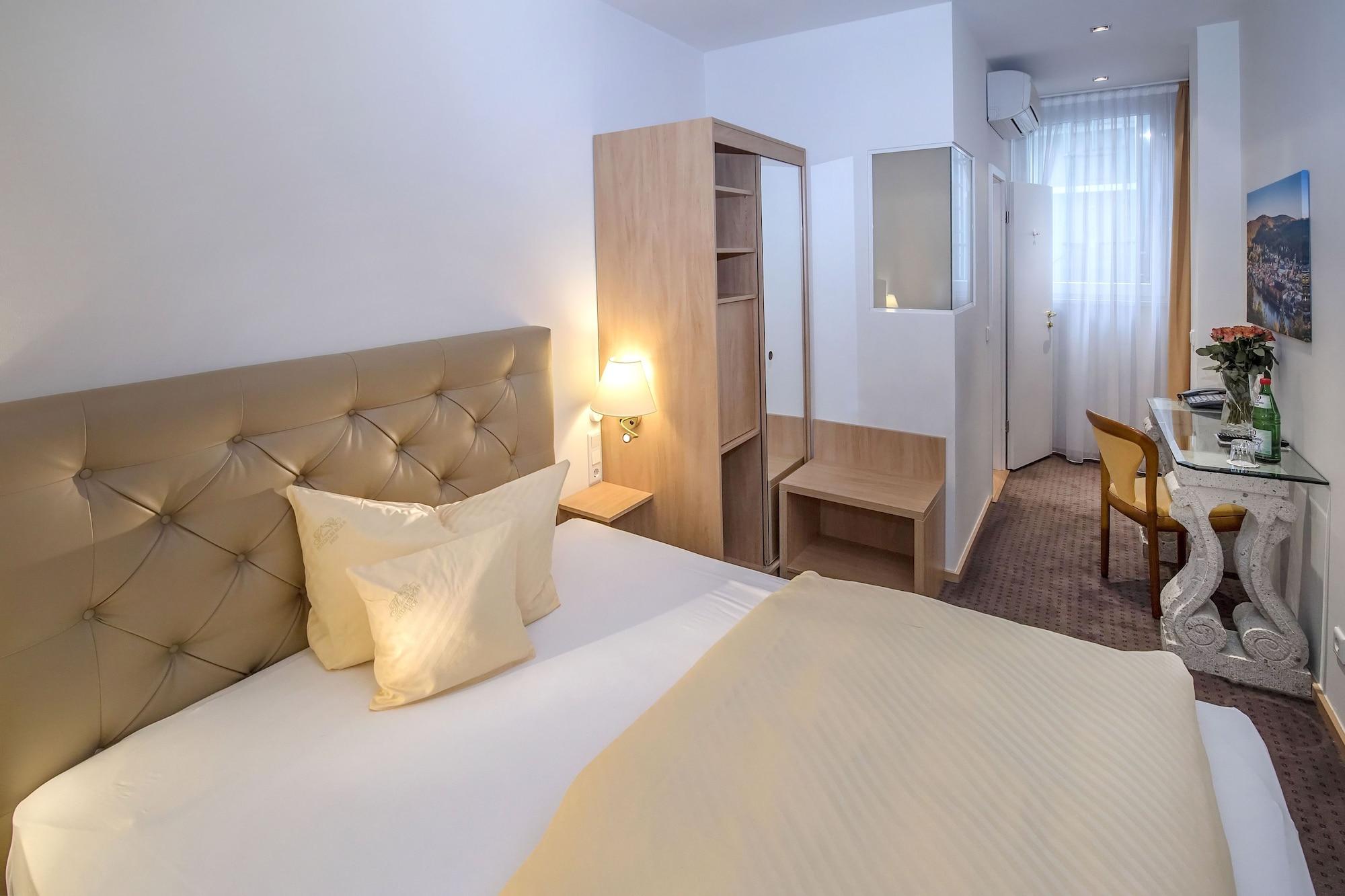 Hotel Heidelberger Hof Bagian luar foto