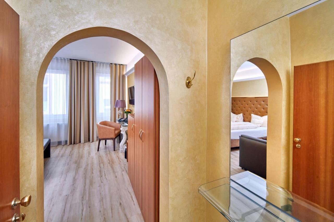 Hotel Heidelberger Hof Bagian luar foto