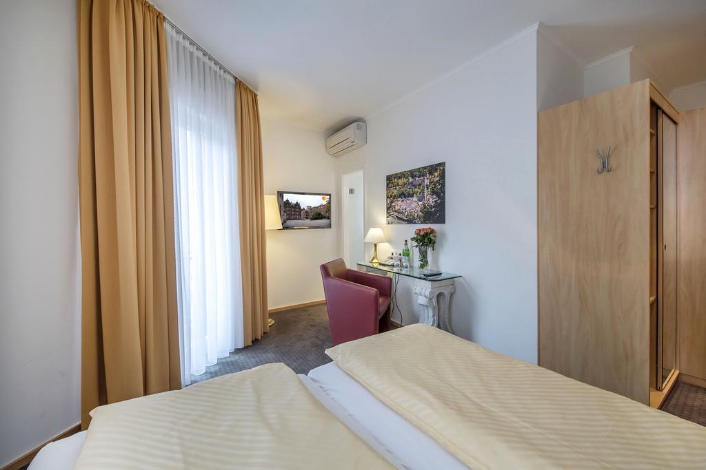 Hotel Heidelberger Hof Bagian luar foto