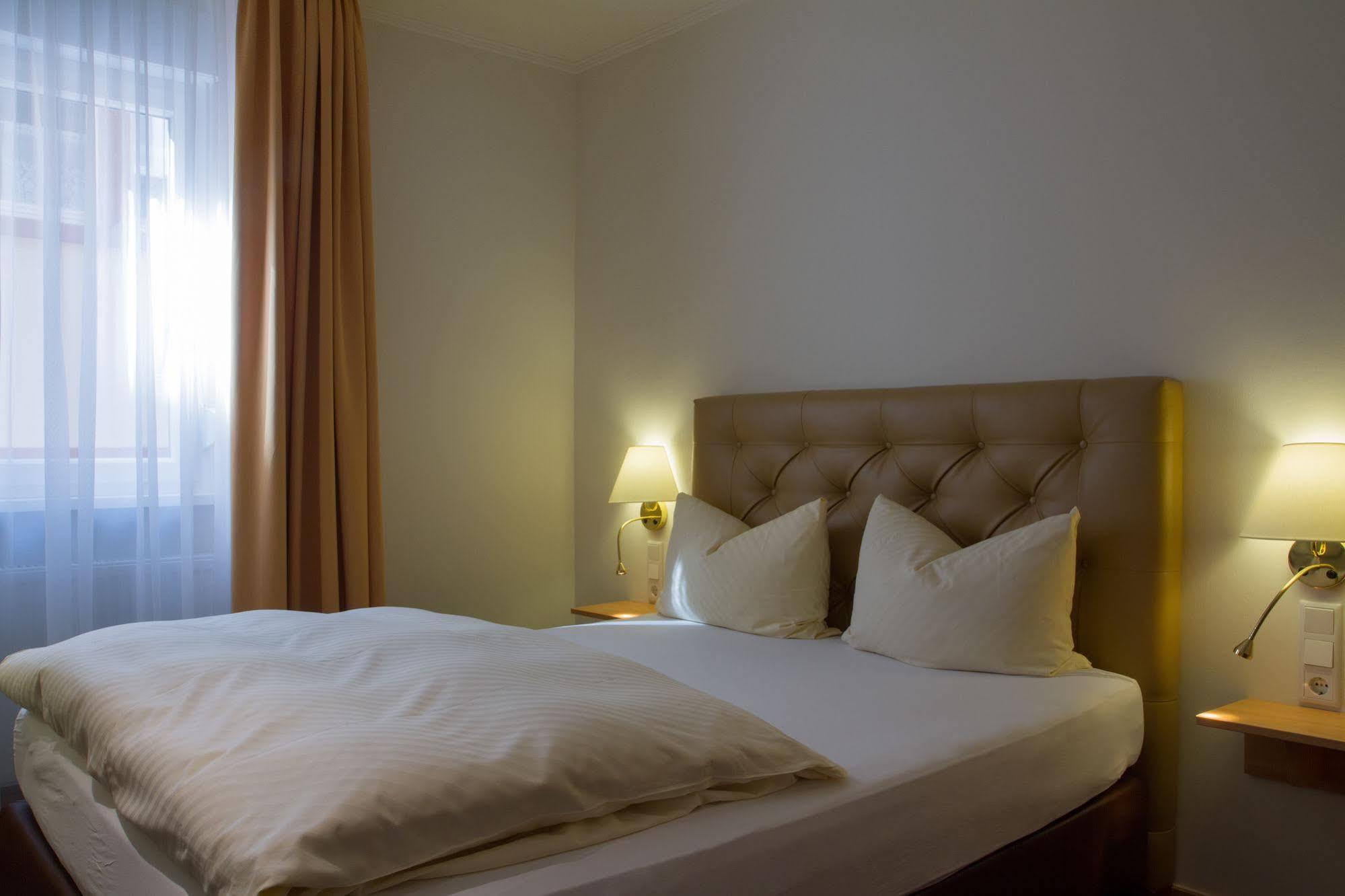 Hotel Heidelberger Hof Bagian luar foto